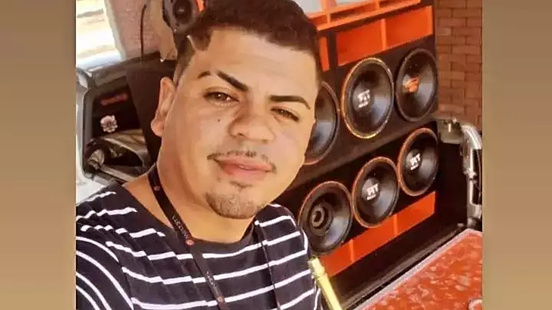 Motorista b&ecirc;bado perde controle e casal morre depois de carro bater em muro