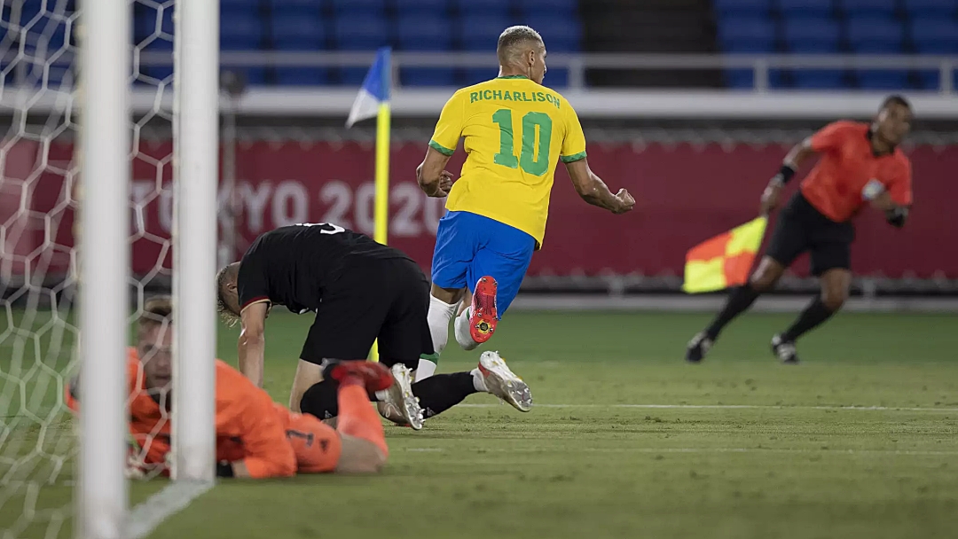 Com 3 gols de Richarlison, Brasil derrota Alemanha na estreia em T&oacute;quio