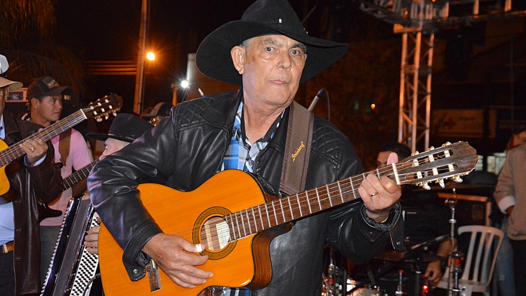 Covid calou a voz de Cristal que por 45 anos embalou bailes e animou festas 