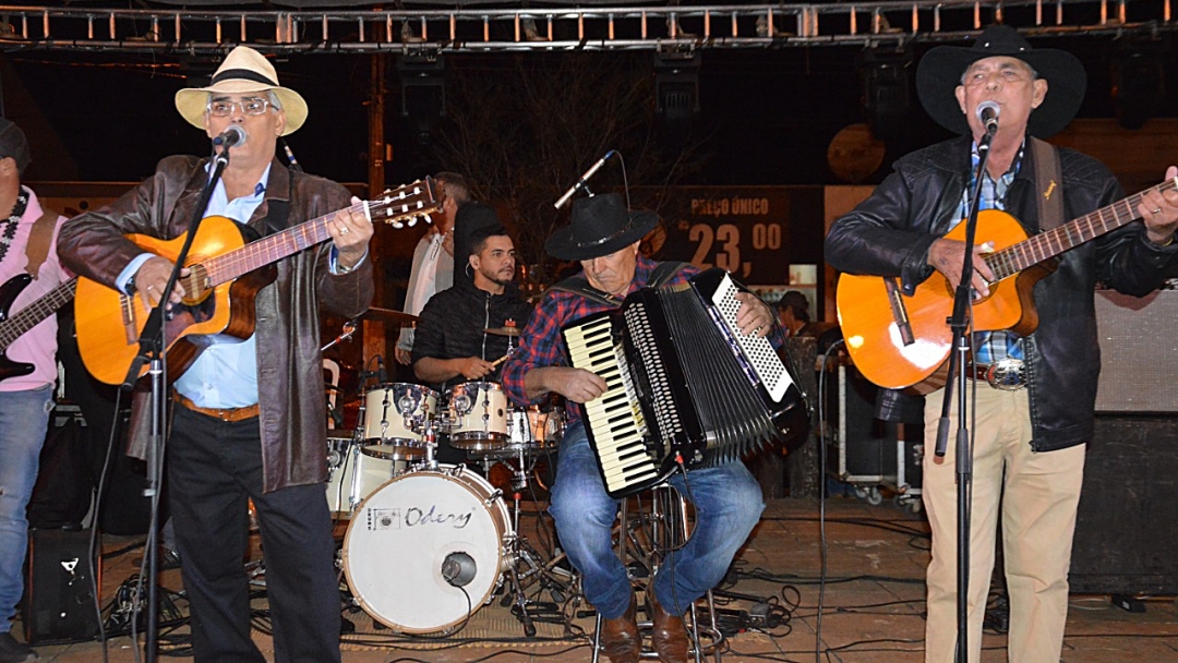 Covid calou a voz de Cristal que por 45 anos embalou bailes e animou festas 