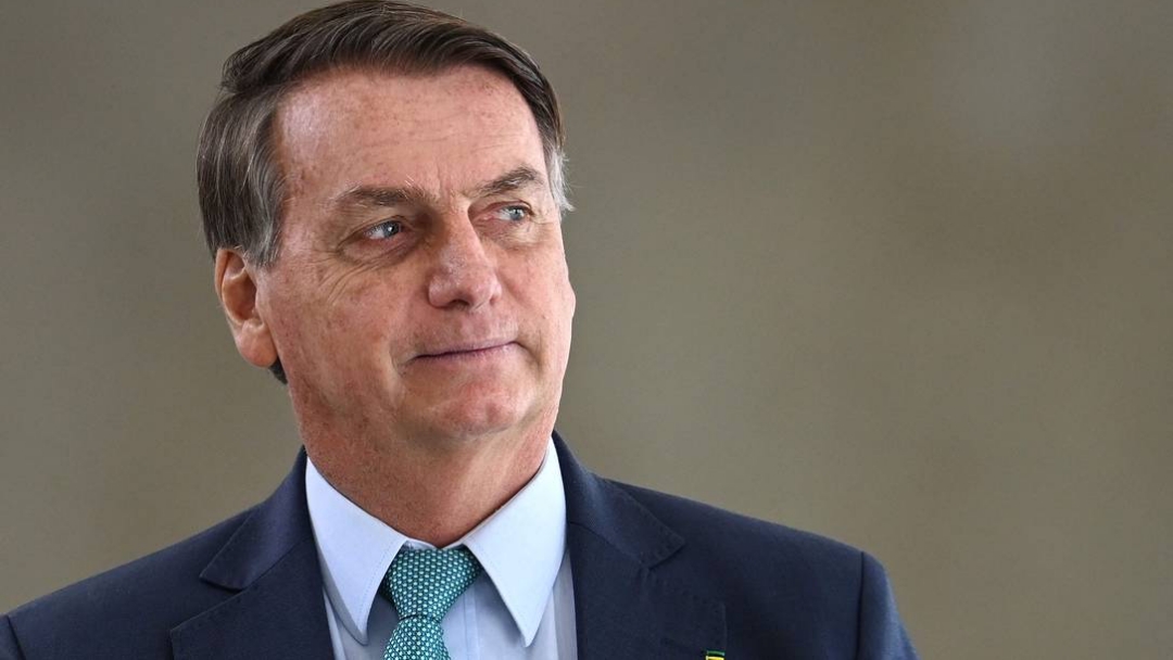 Bolsonaro entrega medida provis&oacute;ria ao Congresso