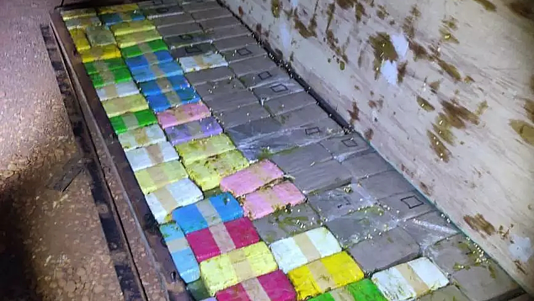 Parado por federais em rodovia, caminhoneiro levava R$ 8 milh&otilde;es em coca&iacute;na