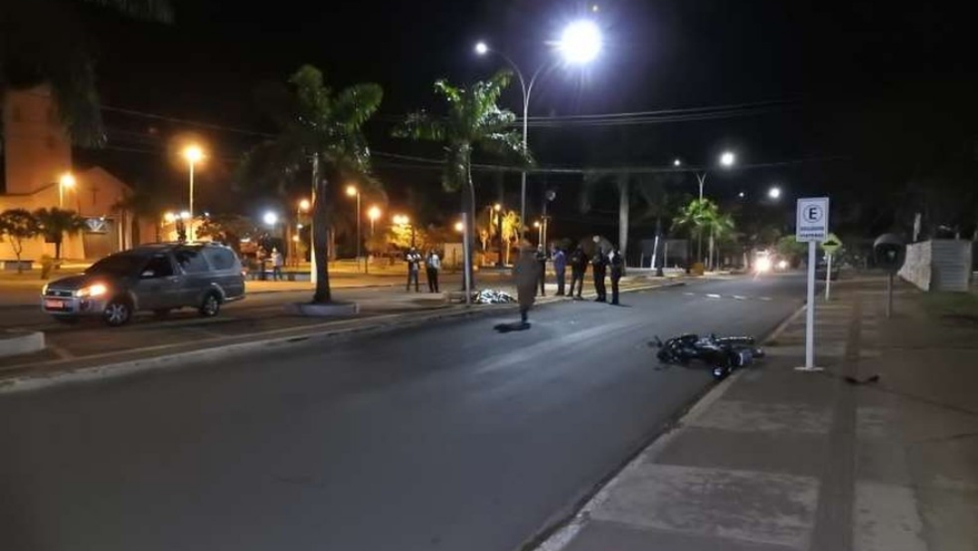 Jovem morre após perder controle de moto