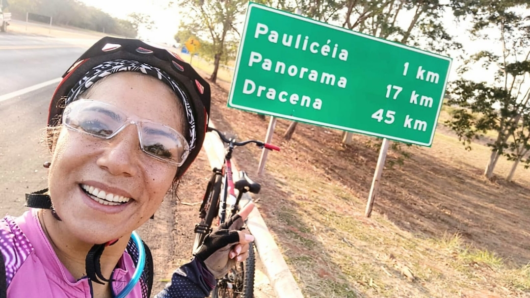 Professora pedala 441 km at&eacute; Panorama para comemorar anivers&aacute;rio de 71 anos da m&atilde;e