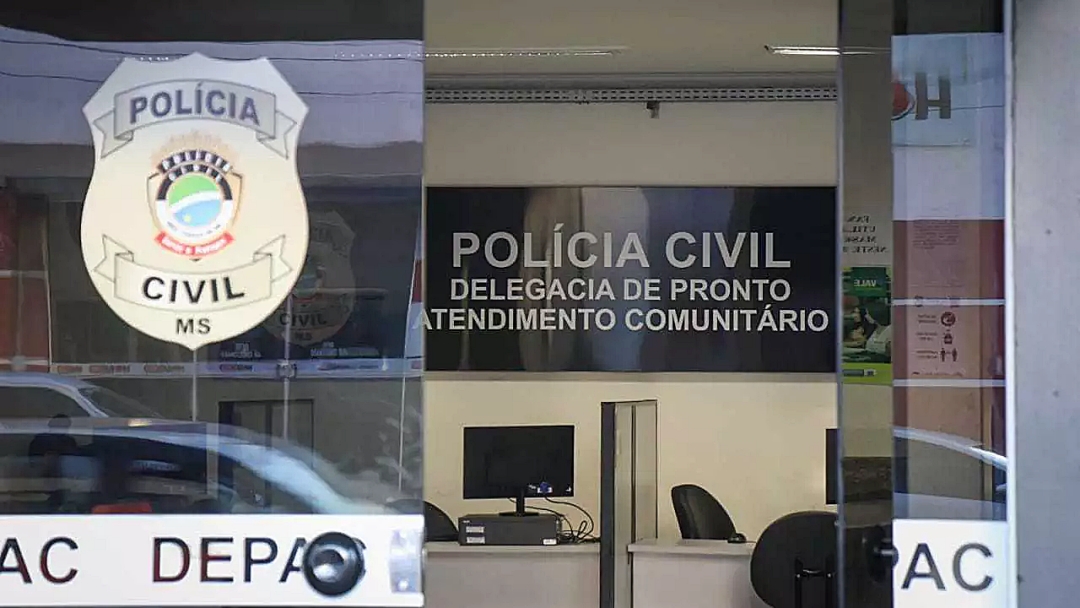 Mulher invade casa e esfaqueia vizinha 5 vezes na barriga