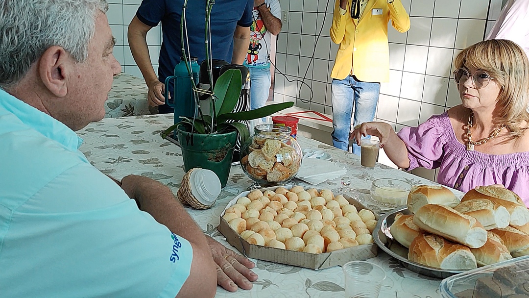 Prefeita toma caf&eacute; da manh&atilde; com presidente do hospital na retomada das cirurgias eletivas