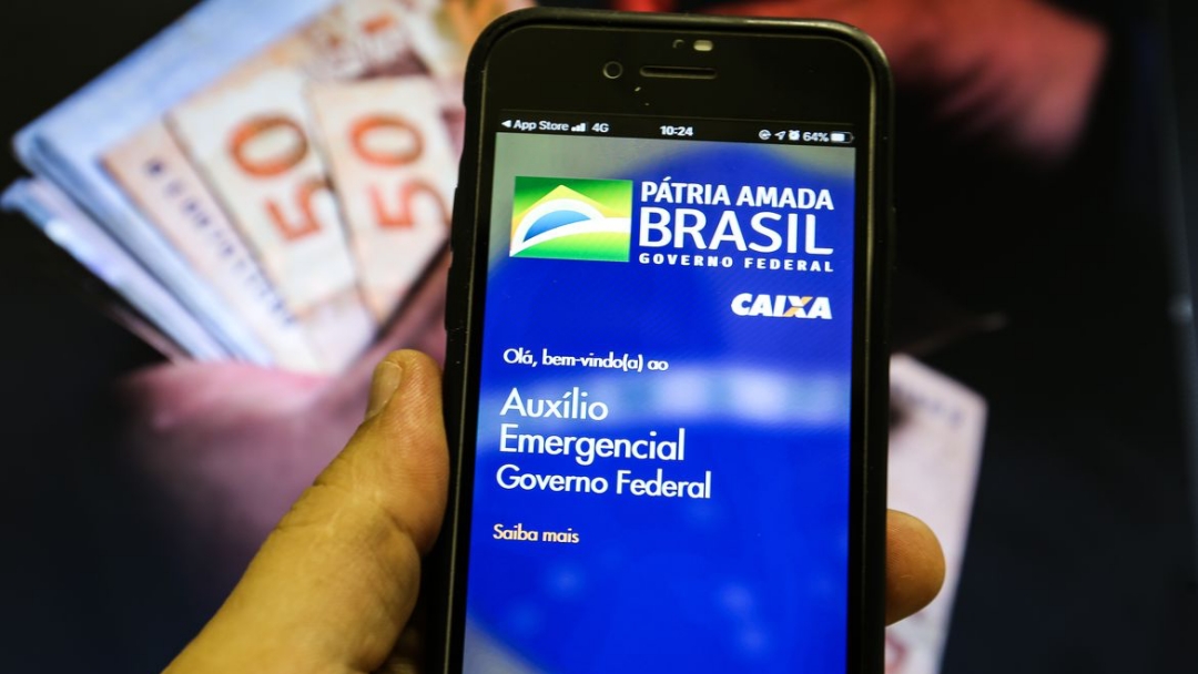 Trabalhadores nascidos em abril podem sacar aux&iacute;lio