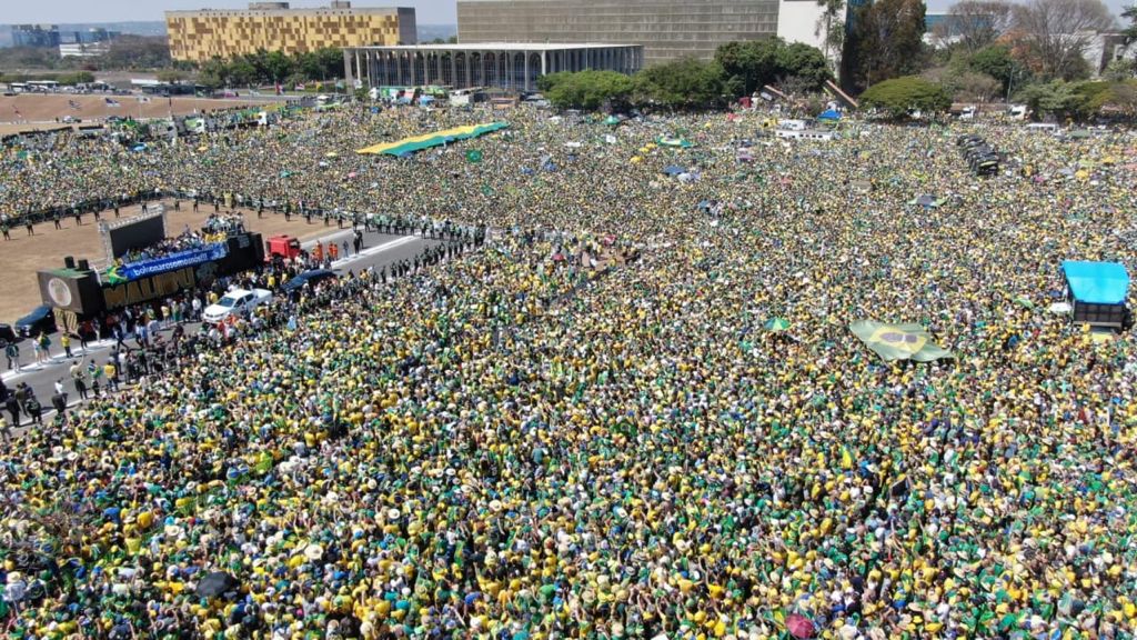 Bolsonaristas preparam para &agrave;s 16 horas carreata que vai terminar na Pra&ccedil;a Central