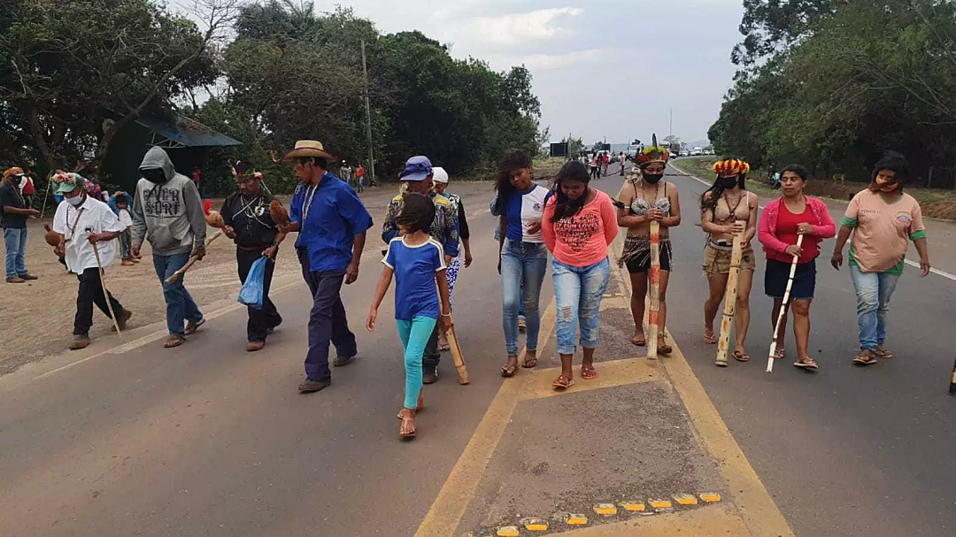 MS tem 10 pontos de rodovias bloqueados por &iacute;ndios