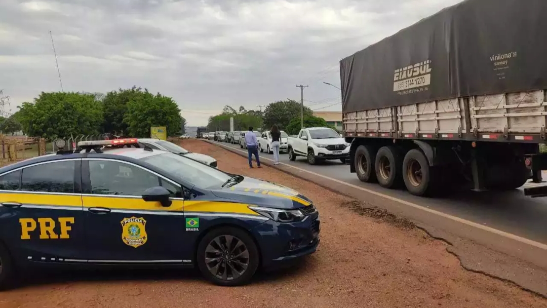 Protesto de caminhoneiros fecha rodovias em MS