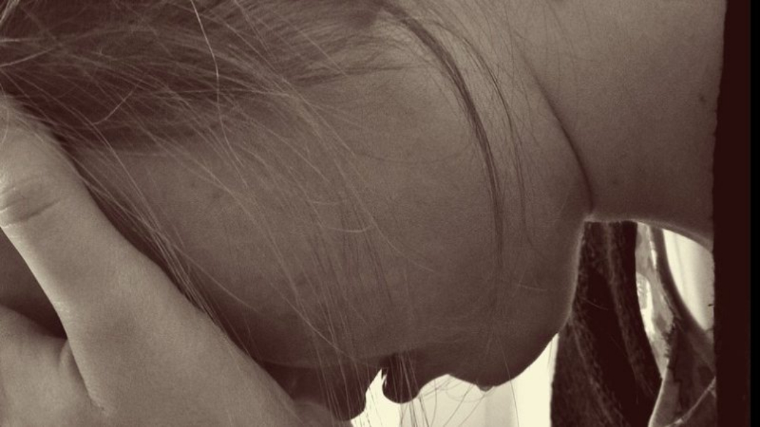 Ao dar carona, amigo tortura e estupra jovem de 20 anos em MS