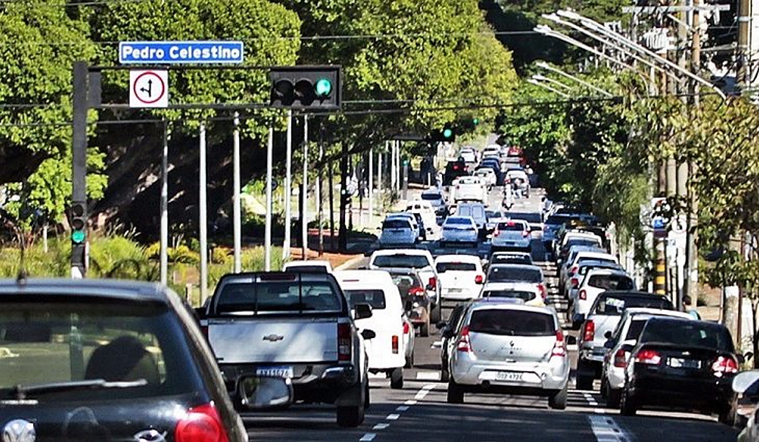 Ve&iacute;culos com placa final 9 devem ser licenciados at&eacute; o dia 30