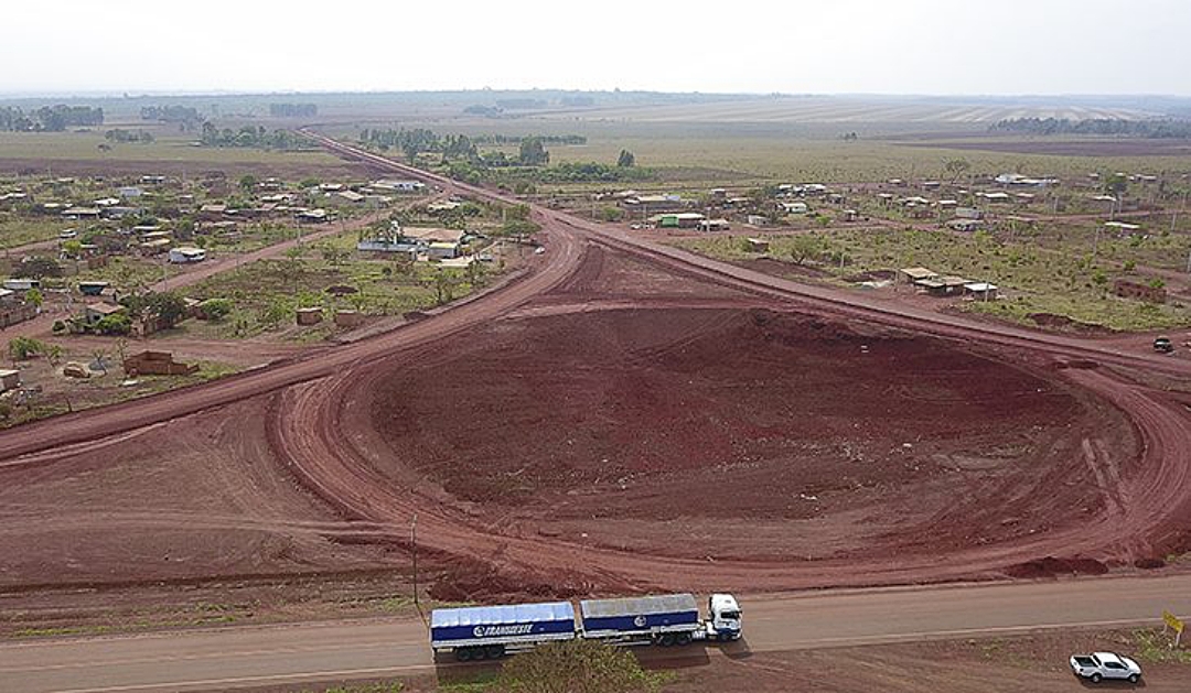 Ap&oacute;s 3 meses, terraplanagem avan&ccedil;a e at&eacute; dezembro estrada do Cap&atilde;o Seco ter&aacute; 4 km asfaltados