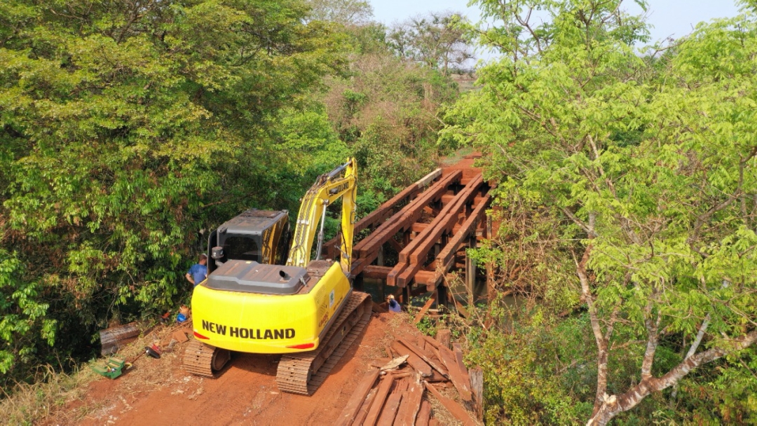 Prefeitura reconstr&oacute;i ponte na divisa de Sidrol&acirc;ndia com Rio Brilhante