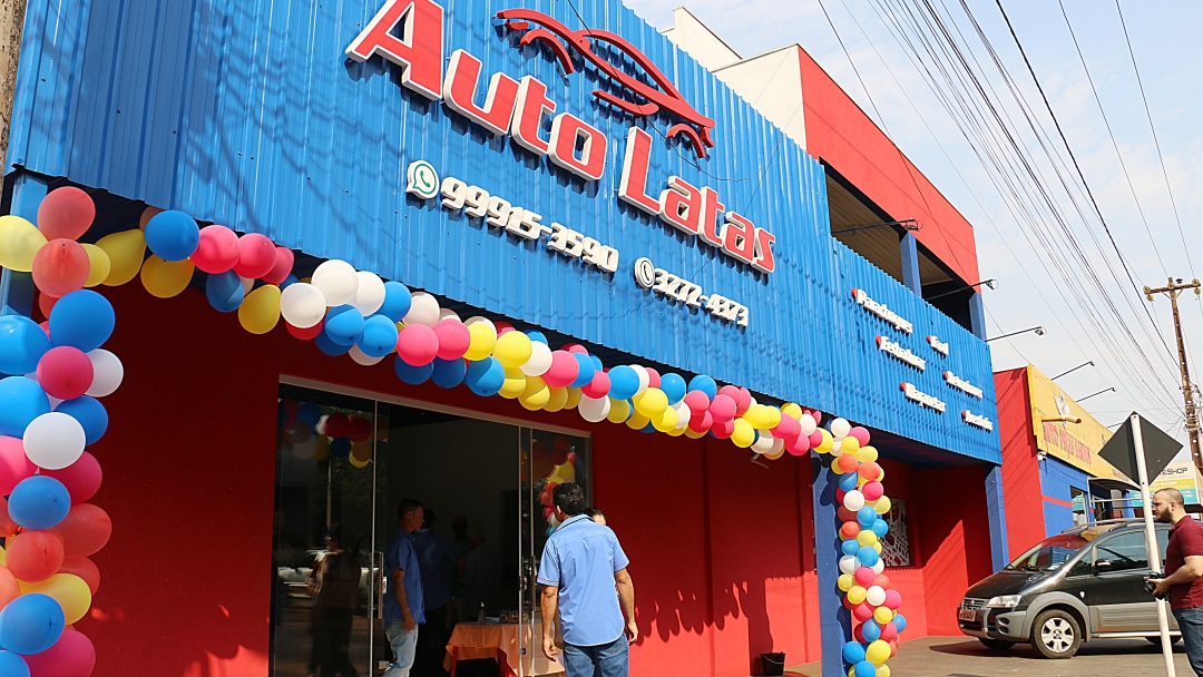 Inaugurada Auto Latas, 1&ordf; loja especializada em lataria veicular de Sidrol&acirc;ndia