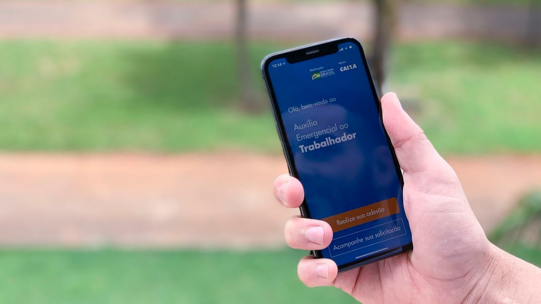 Caixa paga aux&iacute;lio emergencial a nascidos em julho