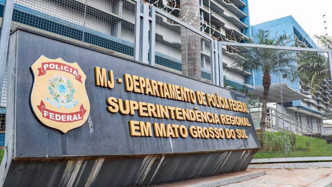 Preso na BR-060, motorista que levava 212 kg de coca&iacute;na em trator e reboques