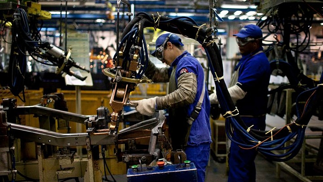 Produ&ccedil;&atilde;o industrial cai 0,7% em agosto, a 3&ordf; queda seguida