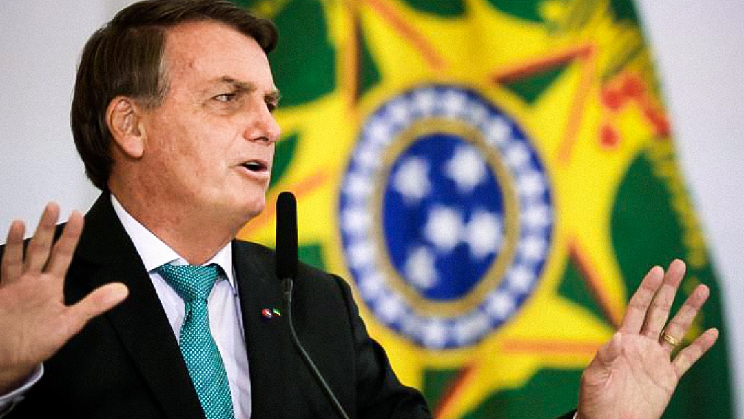 Bolsonaro desiste de ida a est&aacute;dio para ver jogo do Santos por n&atilde;o estar vacinado