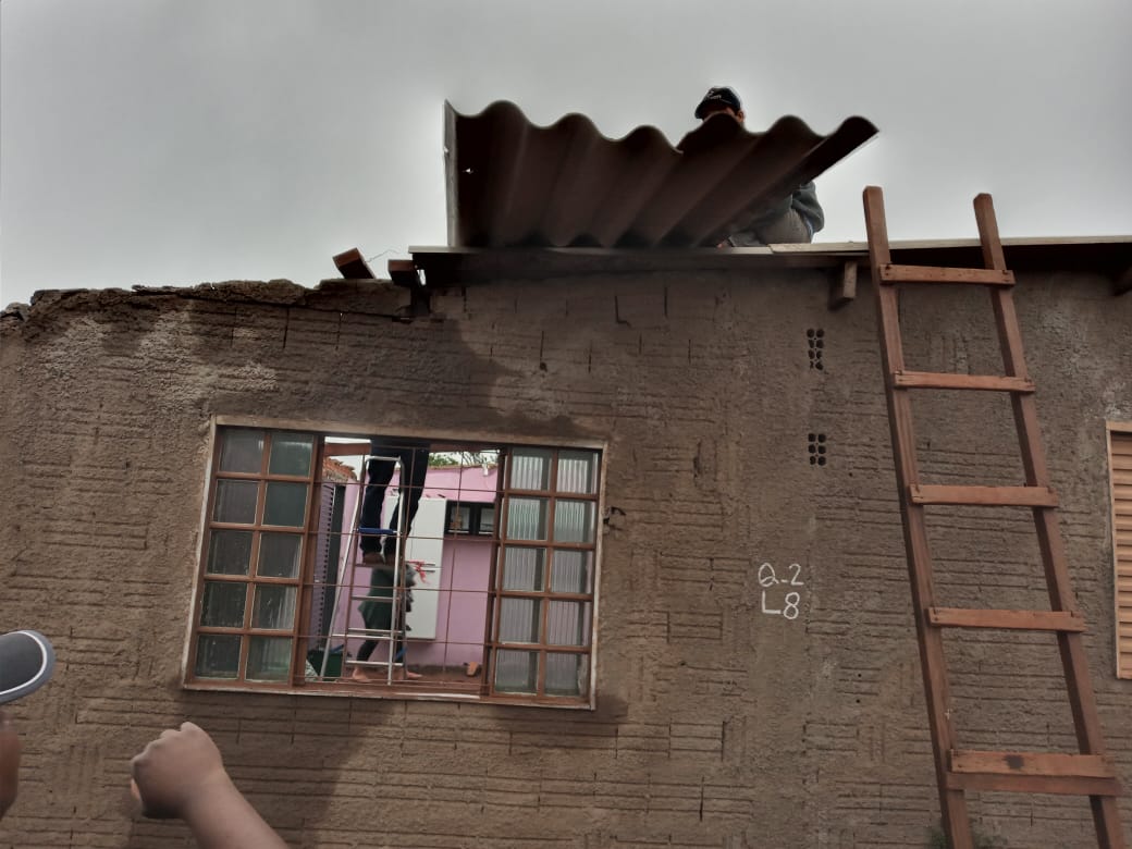 Em 3 horas, Assist&ecirc;ncia Social recebe 53 pedidos de moradores com casas destelhadas