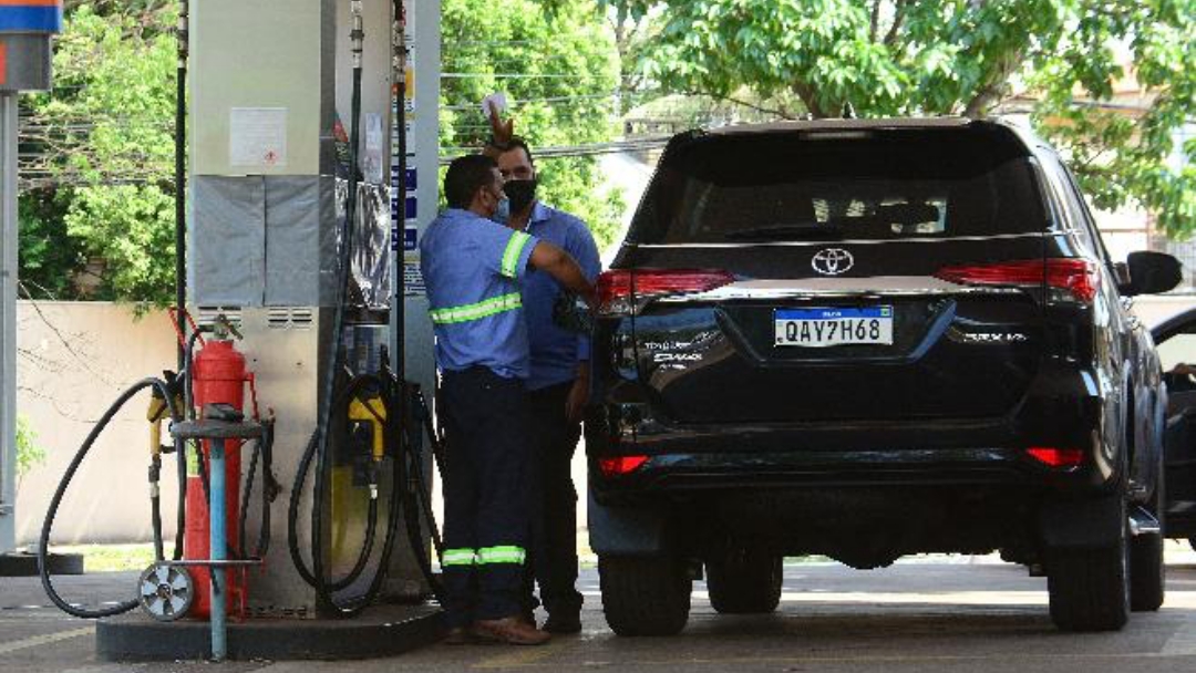 Abastecer com gasolina ainda &eacute; mais vantajoso do que &aacute;lcool, apesar da alta nos pre&ccedil;os