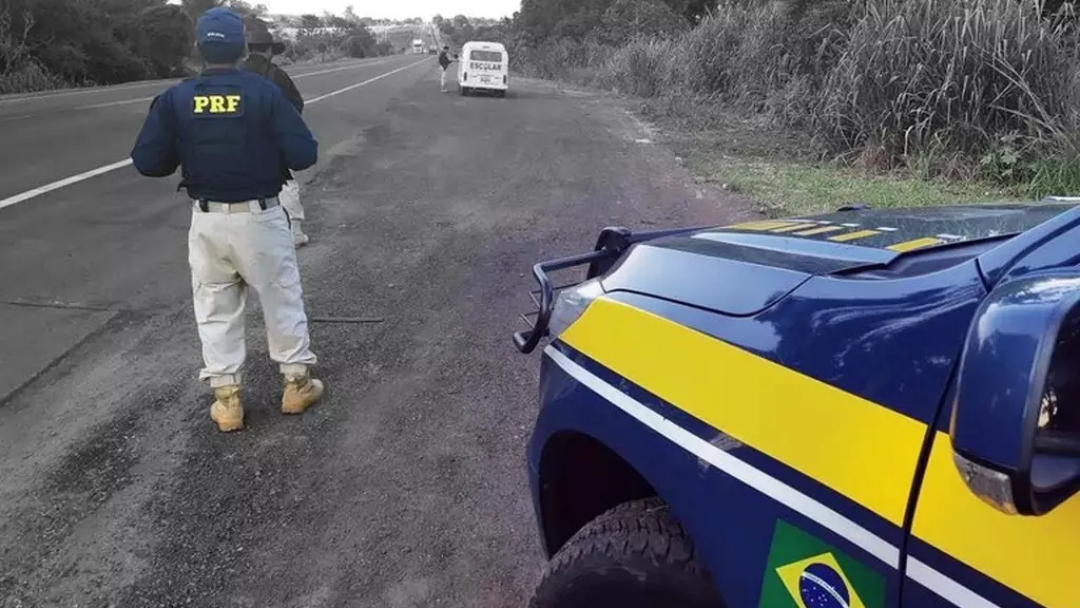 Contra &aacute;lcool e dire&ccedil;&atilde;o, PRF refor&ccedil;a fiscaliza&ccedil;&atilde;o com 500 agentes nas estradas