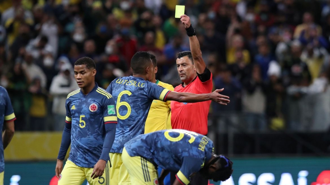 Conmebol suspende tr&ecirc;s &aacute;rbitros por erros graves em jogos do Brasil