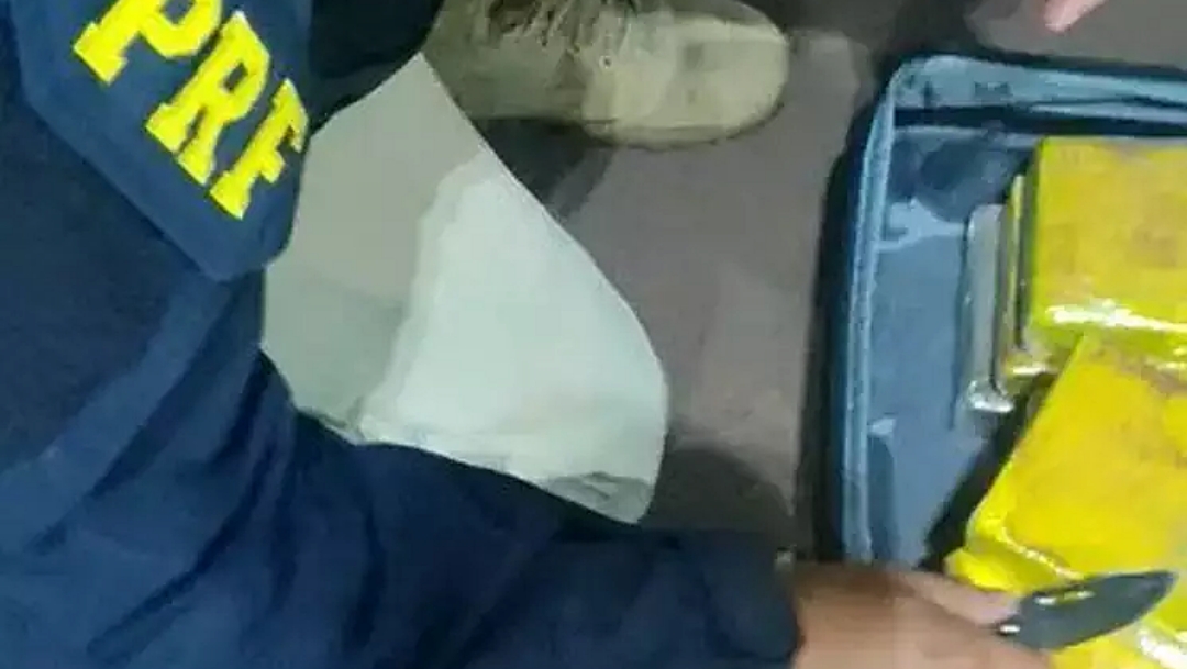 Passageiro é preso com R$ 4,1 milhões em cocaína dentro de mala