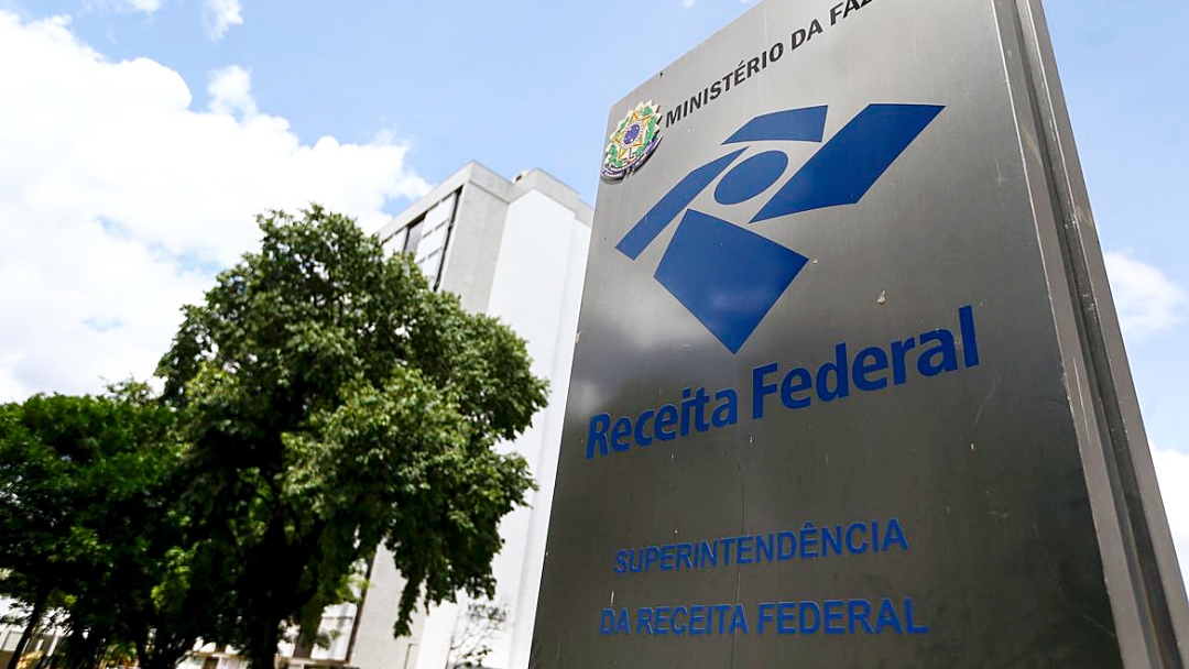 Receita paga hoje restitui&ccedil;&otilde;es de lote residual do IRPF