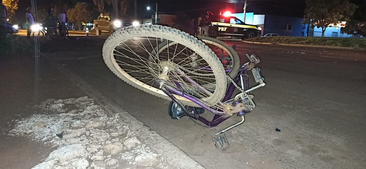 Ciclista fica ferido em acidente com motocicleta na Dorvalino