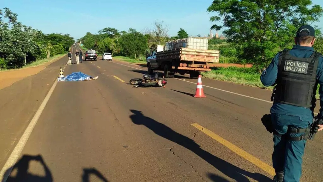 Motociclista morre ao atropelar pedestre na BR-376