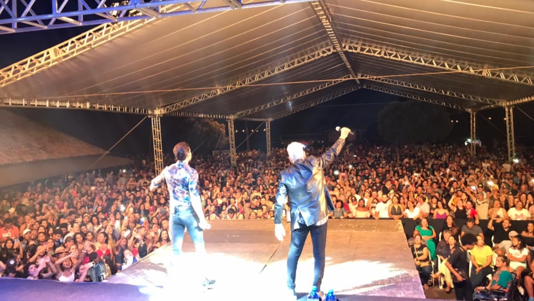 Mais de 5 mil pessoas prestigiam show com Matogrosso e Mathias