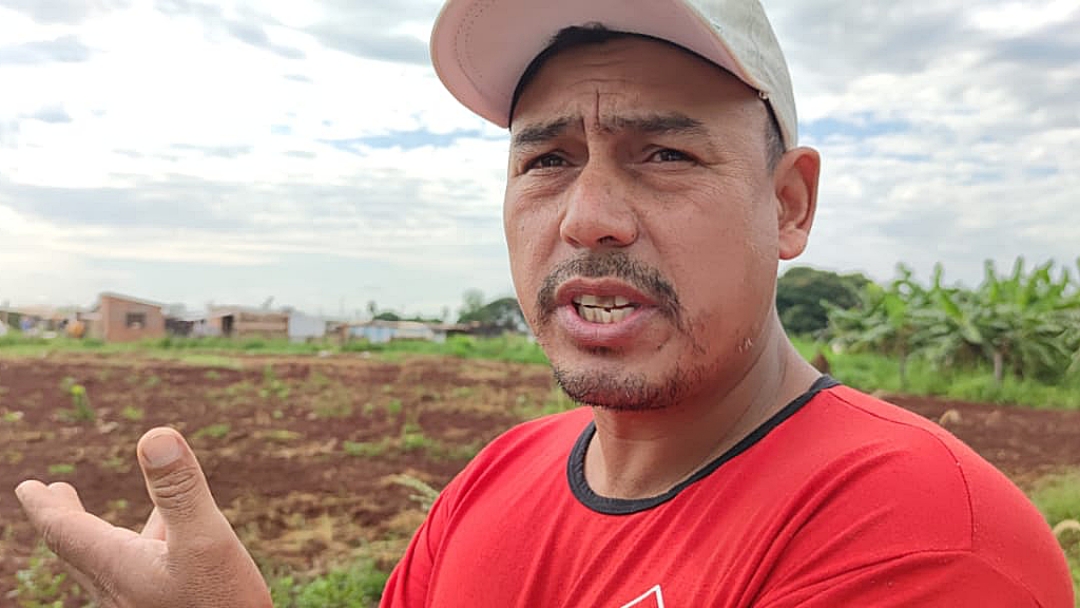 Construtor diz que aderiu a invas&atilde;o ap&oacute;s anos na fila de espera da casa pr&oacute;pria 