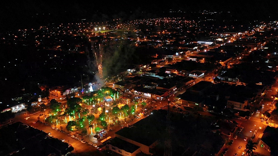 Queima de fogos e show de pagode animam o R&eacute;veillon em Sidrol&acirc;ndia