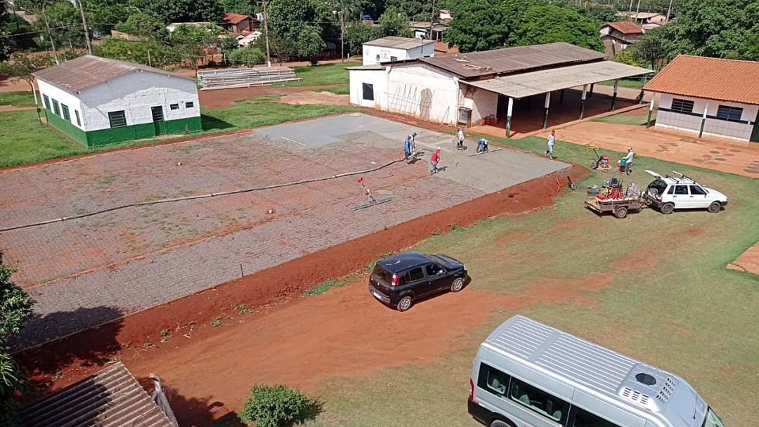 Prefeitura inicia concretagem da quadra da escola da Aldeia Terer&eacute;