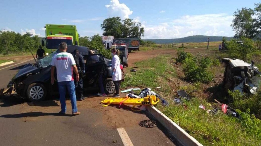 Cinco pessoas morrem em acidente entre carros de passeio em rodovia de MS