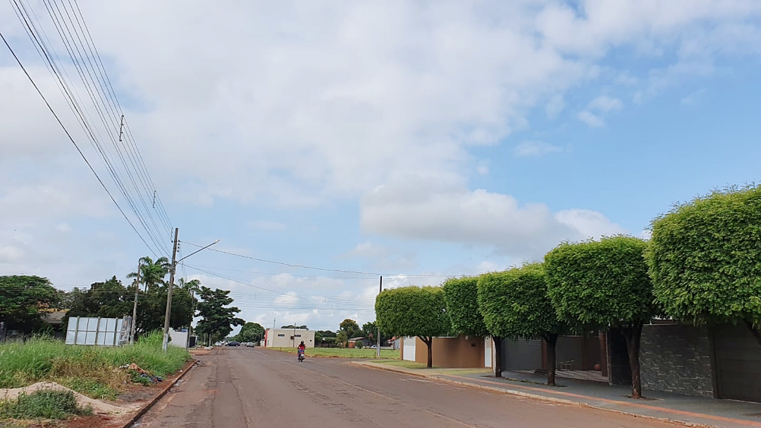 Previs&atilde;o &eacute; de calor e chuva em &aacute;reas isoladas na v&eacute;spera de Natal em Sidrol&acirc;ndia