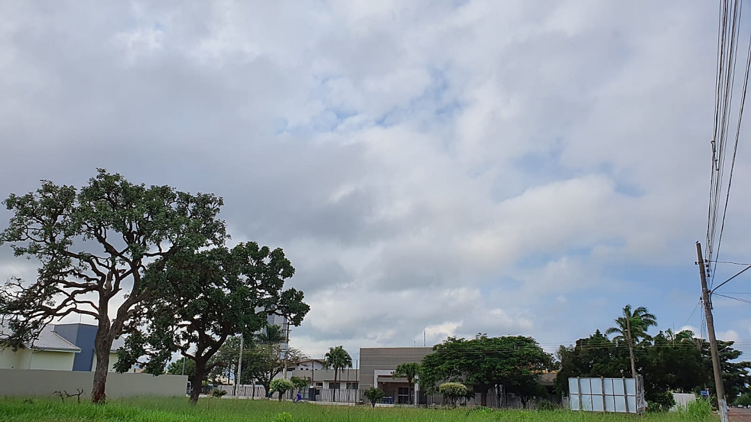 Previs&atilde;o &eacute; de calor e chuva em &aacute;reas isoladas na v&eacute;spera de Natal em Sidrol&acirc;ndia