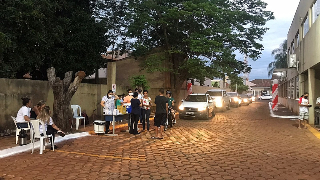 Sa&uacute;de faz drive thru 5&ordf;-feira no Pa&ccedil;o para vacinar contra influenza e Covid-19