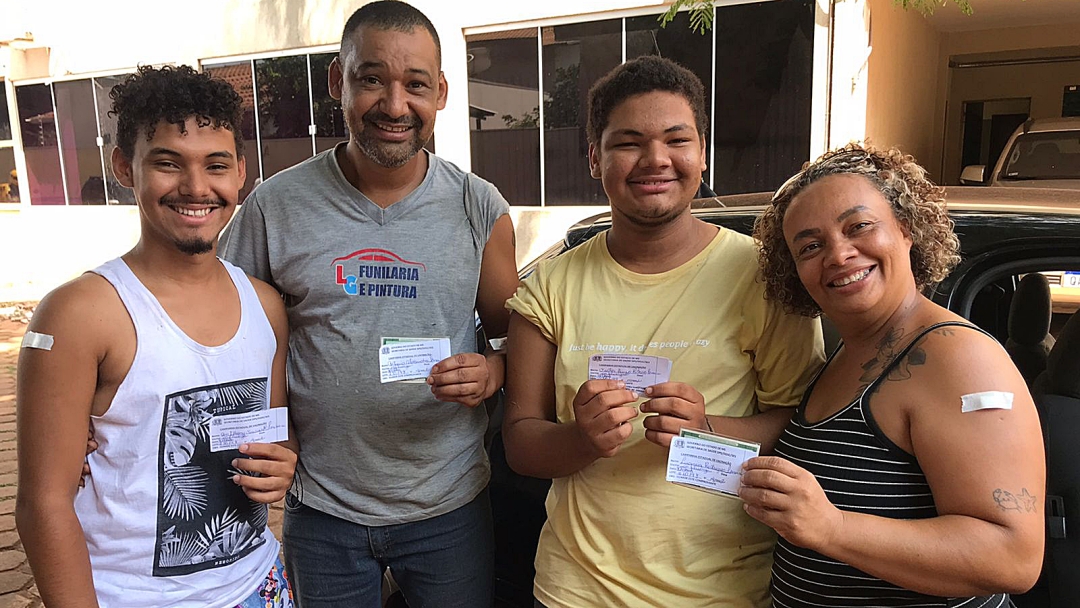 No drive thru do Pa&ccedil;o, Sa&uacute;de aplica 600 doses de vacina: 400 da influenza e 200 contra Covid-19 