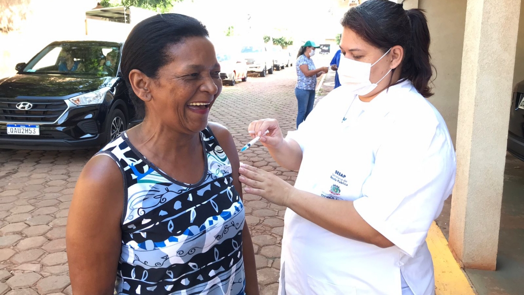 Vacina&ccedil;&atilde;o no Pa&ccedil;o n&atilde;o vai parar na hora do almo&ccedil;o e tamb&eacute;m atende quem chega a p&eacute;