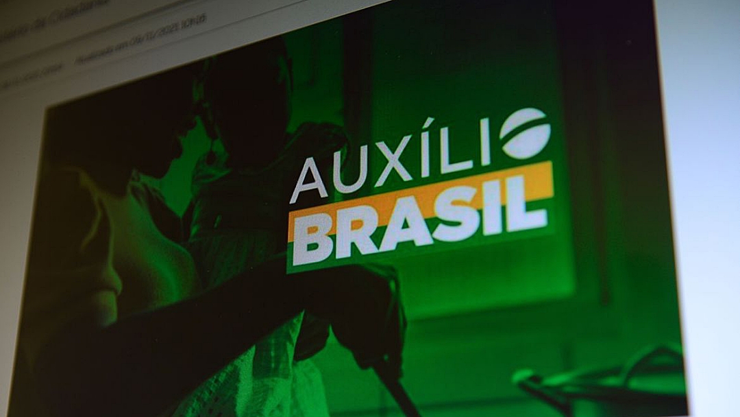 Lei que cria o Aux&iacute;lio Brasil &eacute; publicada no Di&aacute;rio Oficial da Uni&atilde;o