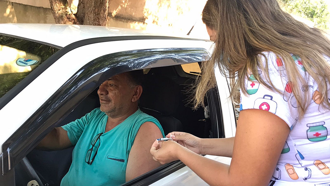 Vacina&ccedil;&atilde;o no Pa&ccedil;o n&atilde;o vai parar na hora do almo&ccedil;o e tamb&eacute;m atende quem chega a p&eacute;