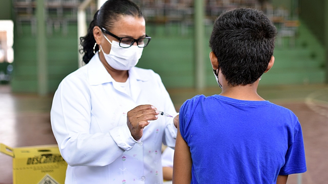 Sidrol&acirc;ndia come&ccedil;a vacinar neste s&aacute;bado crian&ccedil;as com 10 e 11 anos