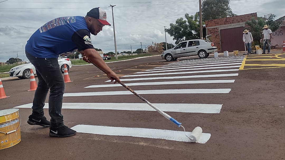 Seinfra refaz sinaliza&ccedil;&atilde;o e implanta quebra-molas para reduzir velocidade