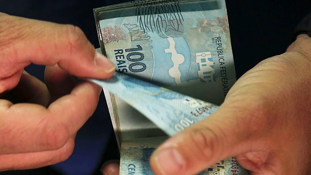 Governo apresenta calend&aacute;rio para recebimento do Aux&iacute;lio Brasil