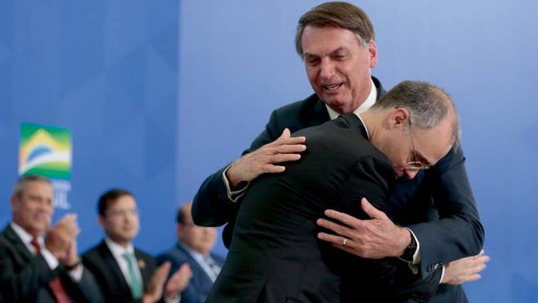 Mendonça rejeita suspeição e continua à frente de processo contra Bolsonaro