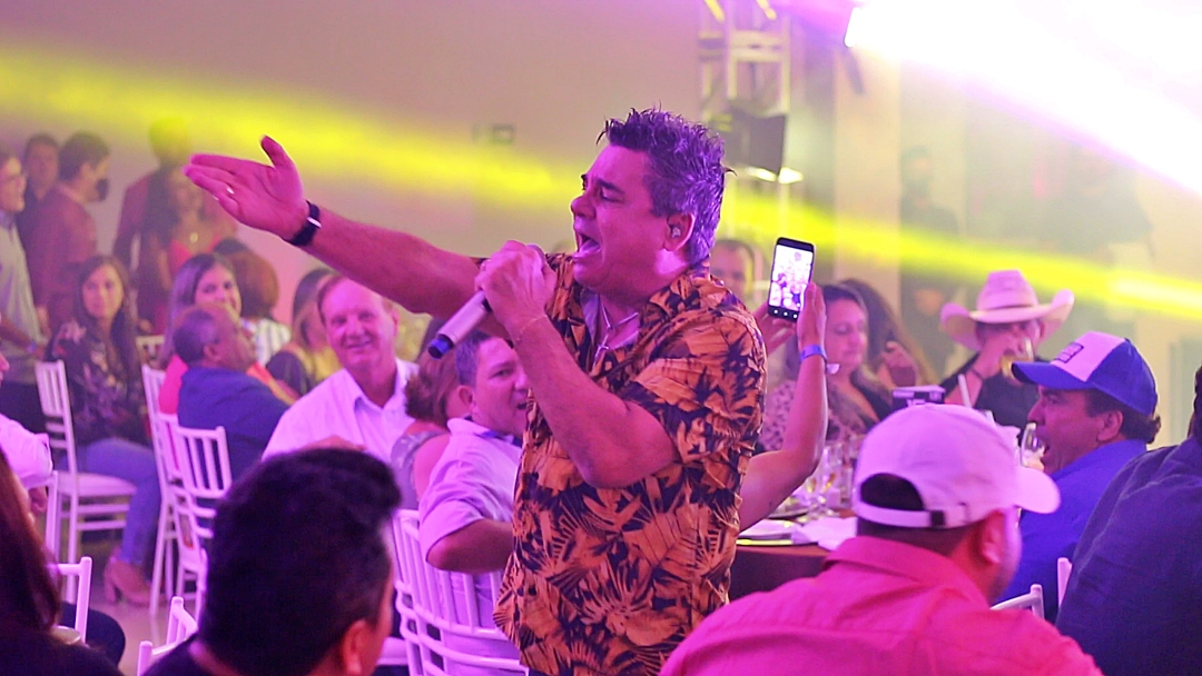 Show de Cezar e Paulinho celebra 15 anos do RN com casa cheia