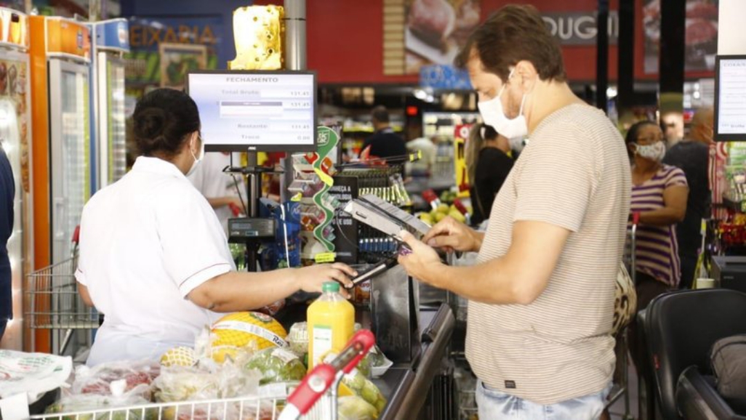 Empregados em supermercados em MS ter&atilde;o piso salarial de R$ 1.350