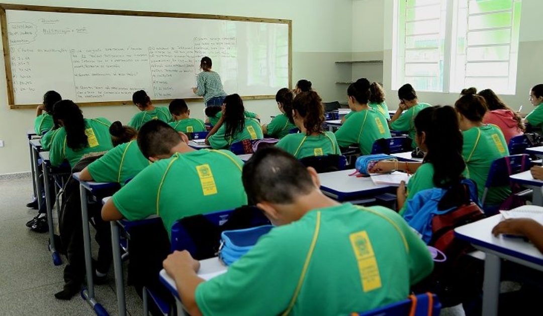 Governo lan&ccedil;a novo concurso para professor, com 722 vagas